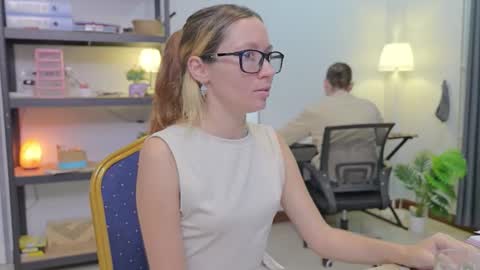 Snapshot of ellcrys chatting on November 18, 10:03 pm im Elsa lets go Subscribe to my OF and Youtube -35 online show from November 18, 10:03 pm