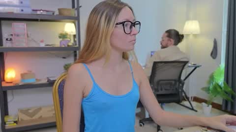 Snapshot of ellcrys chatting on November 26, 1:39 am im Elsa lets go Subscribe to my OF and Youtube -35 online show from November 26, 1:39 am