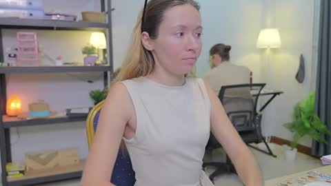 Snapshot of ellcrys chatting on November 26, 10:22 pm im Elsa lets go Subscribe to my OF and Youtube -35 online show from November 26, 10:22 pm