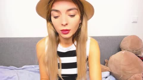 ellen_flow online show from December 10, 9:33 pm