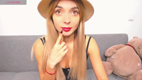 ellen_flow online show from December 11, 11:43 pm