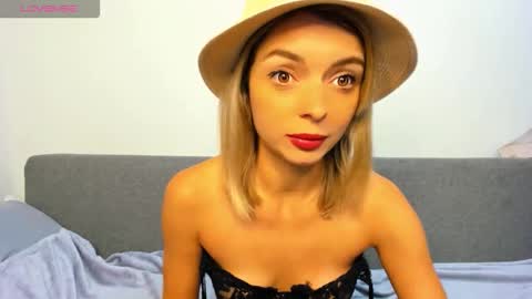 ellen_flow online show from October 15, 9:48 pm