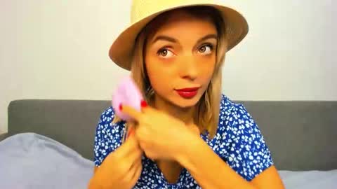 ellen_flow online show from October 17, 8:44 pm