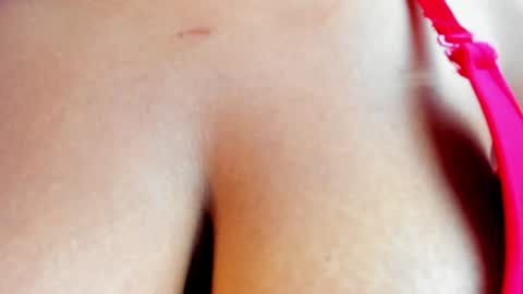 Snapshot of ellie_alves chatting on December 12, 5:59 pm Ellie online show from December 12, 5:59 pm