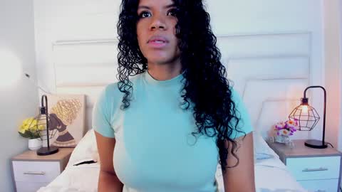 Snapshot of ellie_alves chatting on December 16, 3:11 pm Ellie online show from December 16, 3:11 pm