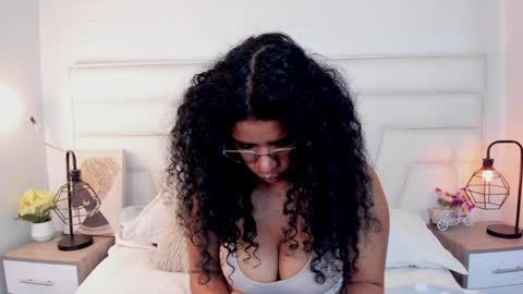 Snapshot of ellie_alves chatting on December 23, 3:12 pm Ellie online show from December 23, 3:12 pm