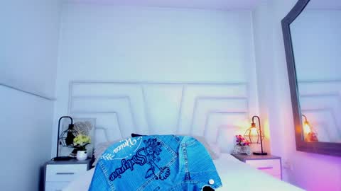 Snapshot of ellie_alves chatting on February 3, 3:27 pm Ellie online show from February 3, 3:27 pm