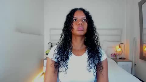 Snapshot of ellie_alves chatting on February 10, 1:11 pm Ellie online show from February 10, 1:11 pm