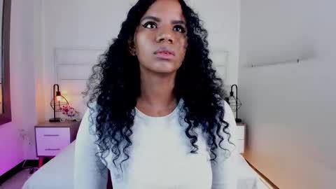 Snapshot of ellie_alves chatting on February 18, 1:00 pm Ellie online show from February 18, 1:00 pm