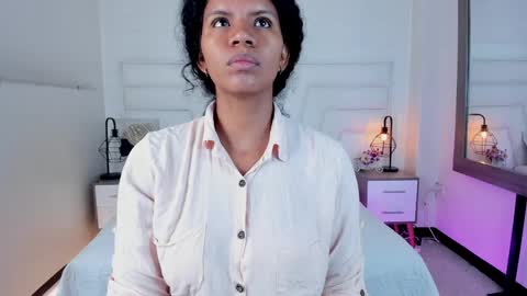 Snapshot of ellie_alves chatting on February 19, 12:11 pm Ellie online show from February 19, 12:11 pm