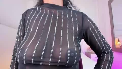 Snapshot of ellie_alves chatting on February 19, 6:21 pm Ellie online show from February 19, 6:21 pm