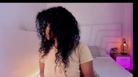 Snapshot of ellie_alves chatting on February 24, 1:10 pm Ellie online show from February 24, 1:10 pm