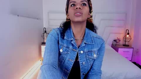 Snapshot of ellie_alves chatting on February 26, 12:25 pm Ellie online show from February 26, 12:25 pm