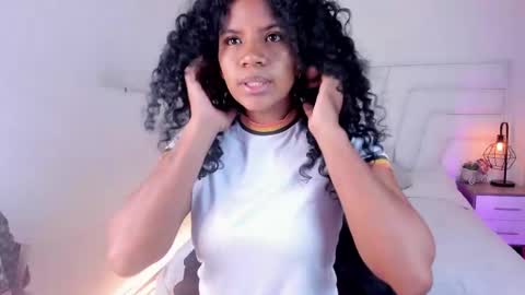 Snapshot of ellie_alves chatting on March 3, 12:05 pm Ellie online show from March 3, 12:05 pm