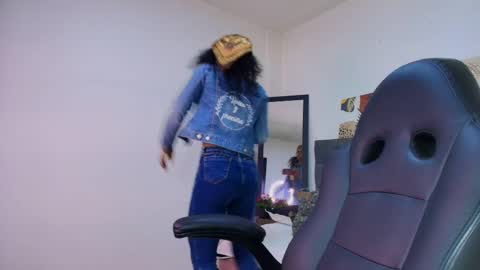 Snapshot of ellie_alves chatting on September 16, 11:55 am Ellie online show from September 16, 11:55 am