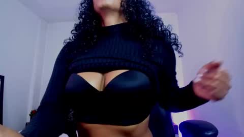 Snapshot of ellie_alves chatting on September 30, 2:00 pm Ellie online show from September 30, 2:00 pm