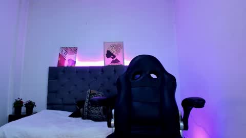 Snapshot of ellie_alves chatting on October 15, 11:54 am Ellie online show from October 15, 11:54 am