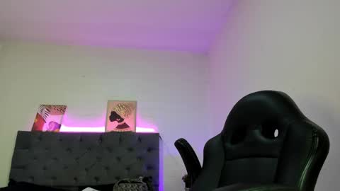 Snapshot of ellie_alves chatting on October 16, 11:55 am Ellie online show from October 16, 11:55 am