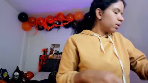 Snapshot of ellie_alves chatting on November 1, 7:05 pm Ellie online show from November 1, 7:05 pm