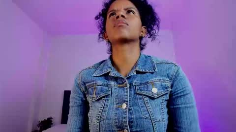 Snapshot of ellie_alves chatting on November 6, 12:28 pm Ellie online show from November 6, 12:28 pm