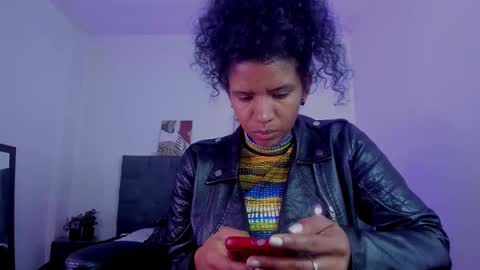 Snapshot of ellie_alves chatting on November 10, 1:43 pm Ellie online show from November 10, 1:43 pm