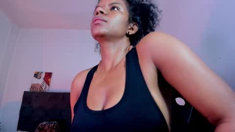 Snapshot of ellie_alves chatting on November 25, 3:56 pm Ellie online show from November 25, 3:56 pm