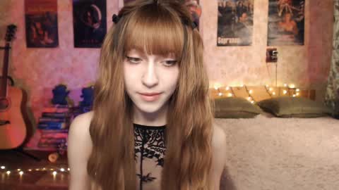 Snapshot of ellie_friendly chatting on December 8, 11:51 pm ellie_friendly online show from December 8, 11:51 pm