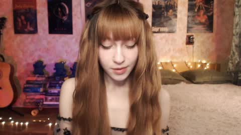Snapshot of ellie_friendly chatting on December 15, 12:18 am ellie_friendly online show from December 15, 12:18 am