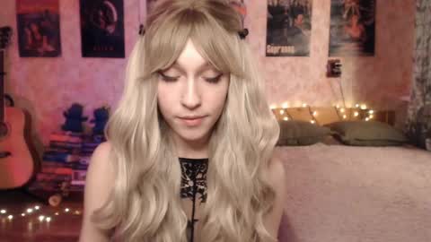 Snapshot of ellie_friendly chatting on January 14, 1:49 pm ellie_friendly online show from January 14, 1:49 pm