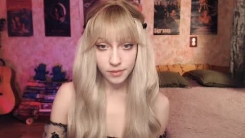 Snapshot of ellie_friendly chatting on February 3, 11:26 pm ellie_friendly online show from February 3, 11:26 pm