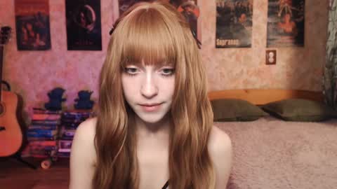 Snapshot of ellie_friendly chatting on October 10, 11:26 pm ellie_friendly online show from October 10, 11:26 pm