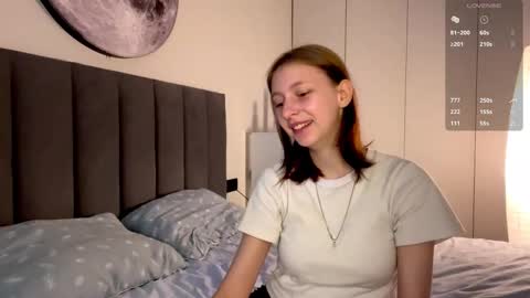 Snapshot of ellie_hollow chatting on September 12, 7:30 am Ellie online show from September 12, 7:30 am