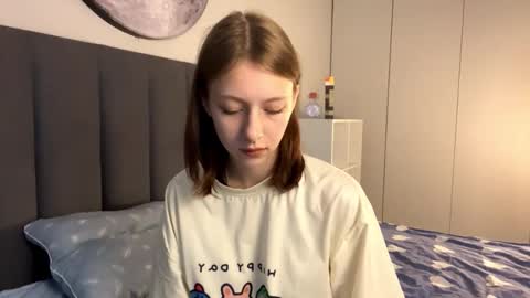 Snapshot of ellie_hollow chatting on September 23, 7:33 am Ellie online show from September 23, 7:33 am