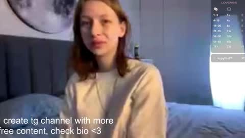 Snapshot of ellie_hollow chatting on October 24, 7:27 am Ellie online show from October 24, 7:27 am