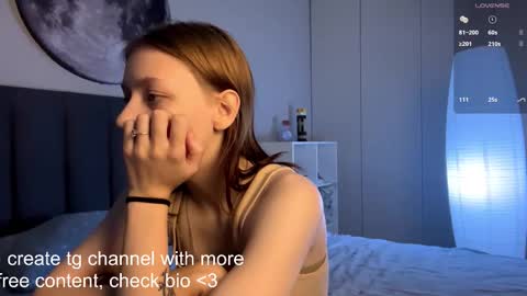 Snapshot of ellie_hollow chatting on October 26, 7:03 am Ellie online show from October 26, 7:03 am