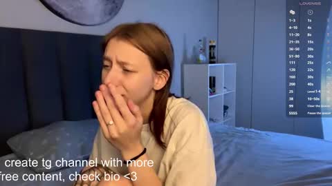 Snapshot of ellie_hollow chatting on November 6, 7:20 am Ellie online show from November 6, 7:20 am