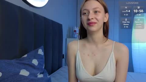 Snapshot of ellie_hollow chatting on November 12, 7:09 am Ellie online show from November 12, 7:09 am