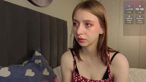 Snapshot of ellie_hollow chatting on November 19, 7:19 am Ellie online show from November 19, 7:19 am