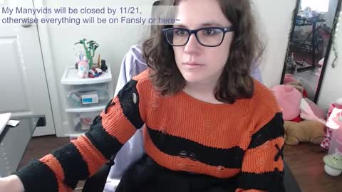 Snapshot of elliecharmful chatting on November 18, 9:30 pm Ellie Charmful online show from November 18, 9:30 pm