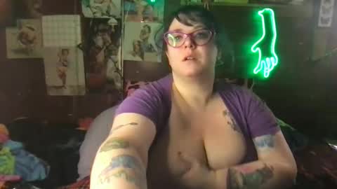 Ellie Louise online show from March 1, 2:48 am