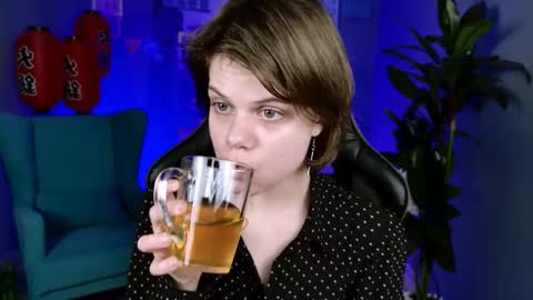 Snapshot of elliemurler chatting on October 8, 9:07 am elliemurler online show from October 8, 9:07 am