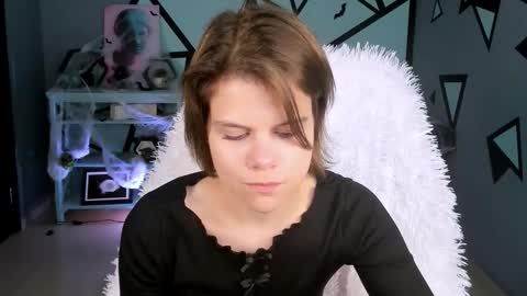 Snapshot of elliemurler chatting on October 18, 9:10 am elliemurler online show from October 18, 9:10 am