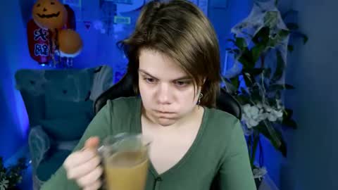 Snapshot of elliemurler chatting on October 24, 9:06 am elliemurler online show from October 24, 9:06 am