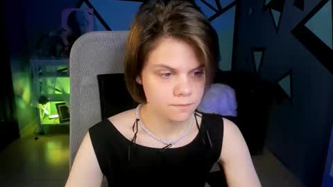 Snapshot of elliemurler chatting on October 25, 9:06 am elliemurler online show from October 25, 9:06 am