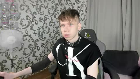 Snapshot of elliot_mars_ chatting on October 2, 5:20 pm elliot_mars_ online show from October 2, 5:20 pm