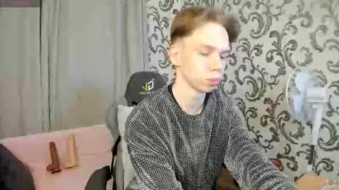 Snapshot of elliot_mars_ chatting on October 3, 6:05 pm elliot_mars_ online show from October 3, 6:05 pm