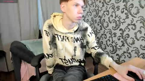 Snapshot of elliot_mars_ chatting on October 14, 12:17 pm elliot_mars_ online show from October 14, 12:17 pm