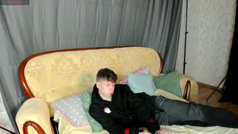 Snapshot of elliot_mars_ chatting on October 17, 11:24 am elliot_mars_ online show from October 17, 11:24 am