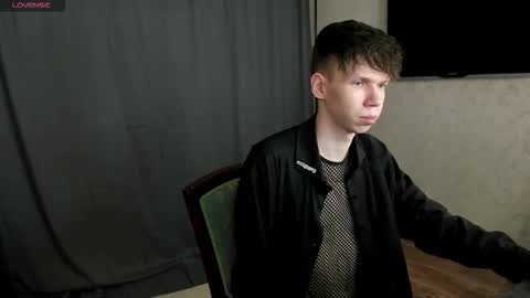 Snapshot of elliot_mars_ chatting on October 24, 11:17 am elliot_mars_ online show from October 24, 11:17 am