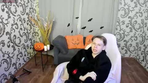 Snapshot of elliot_mars_ chatting on October 28, 5:26 pm elliot_mars_ online show from October 28, 5:26 pm